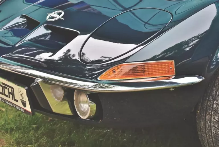 Jaguar F-Type: Wymiana wkładu lusterka dla doskonałego wyglądu