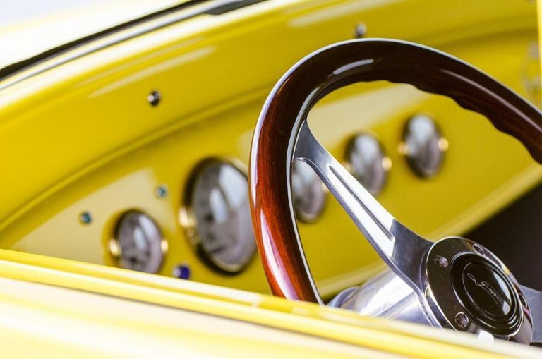 Wymiana wkładu lusterka w Chevrolet Camaro: Optymalny sposób na przywrócenie pełnej funkcjonalności
